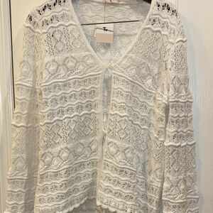 Tu BRAND FROM THE UK WHITE COTTON
SWEATER 3 BUTTON CLOSURE DELICATE & FEMININE